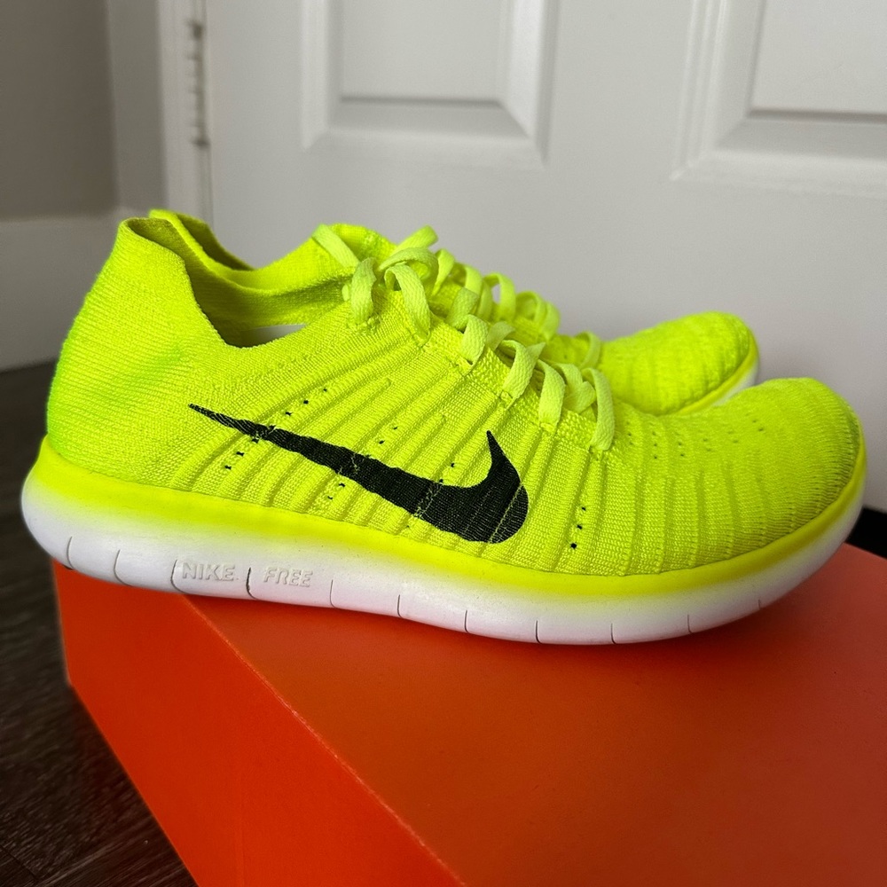 NEW👟💛Women’s Nike Flyknit tennis shoe!